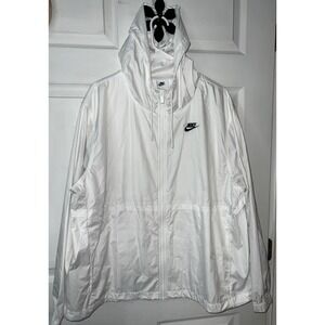 Nike Women's Plus Size 1X Sportswear Essential Repel Woven Wind Rain Jacket